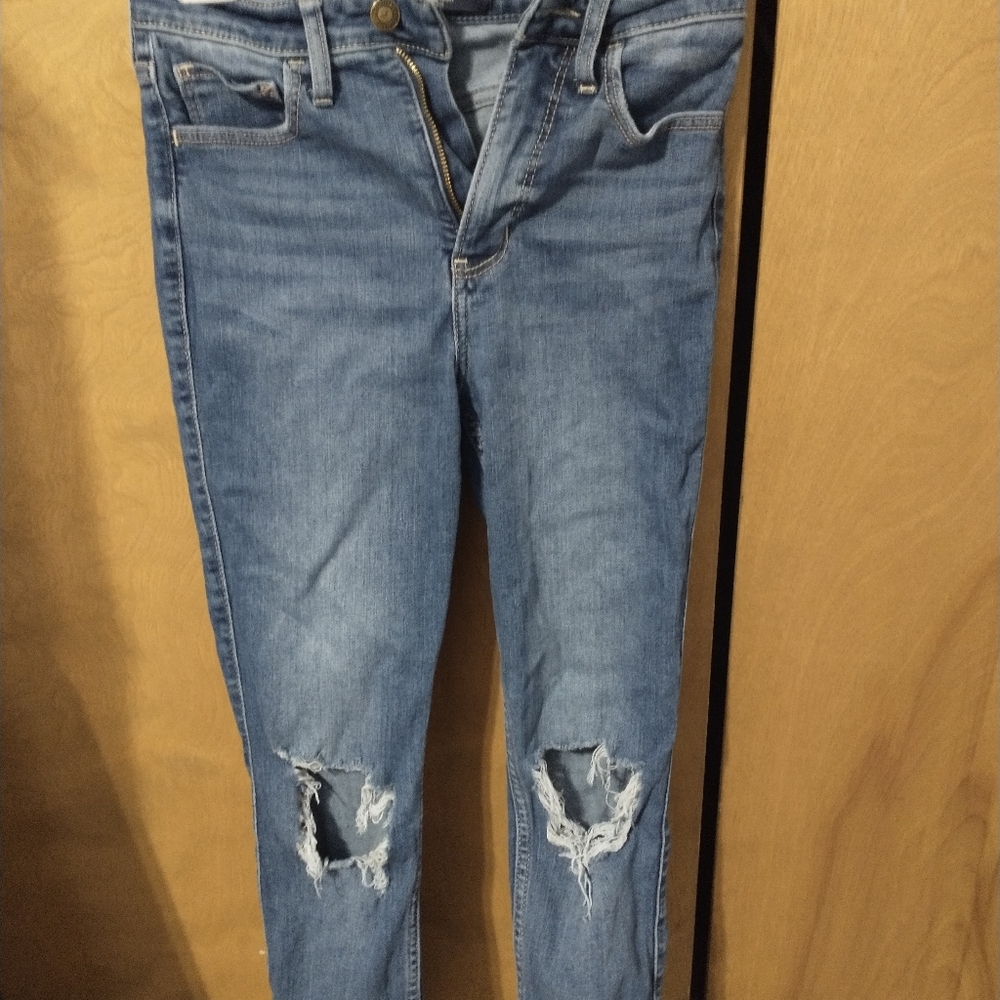 Hollister blue jeans. Ultra high rise super skinny size 1R. 25w 28l.